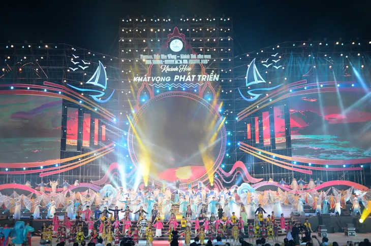 Xem lại khai mạc Festival Biển Nha Trang - Khánh Hòa 2023 - Ảnh 2. Xem lại khai mạc Festival Biển Nha Trang - Khánh Hòa 2023 - Ảnh 2.