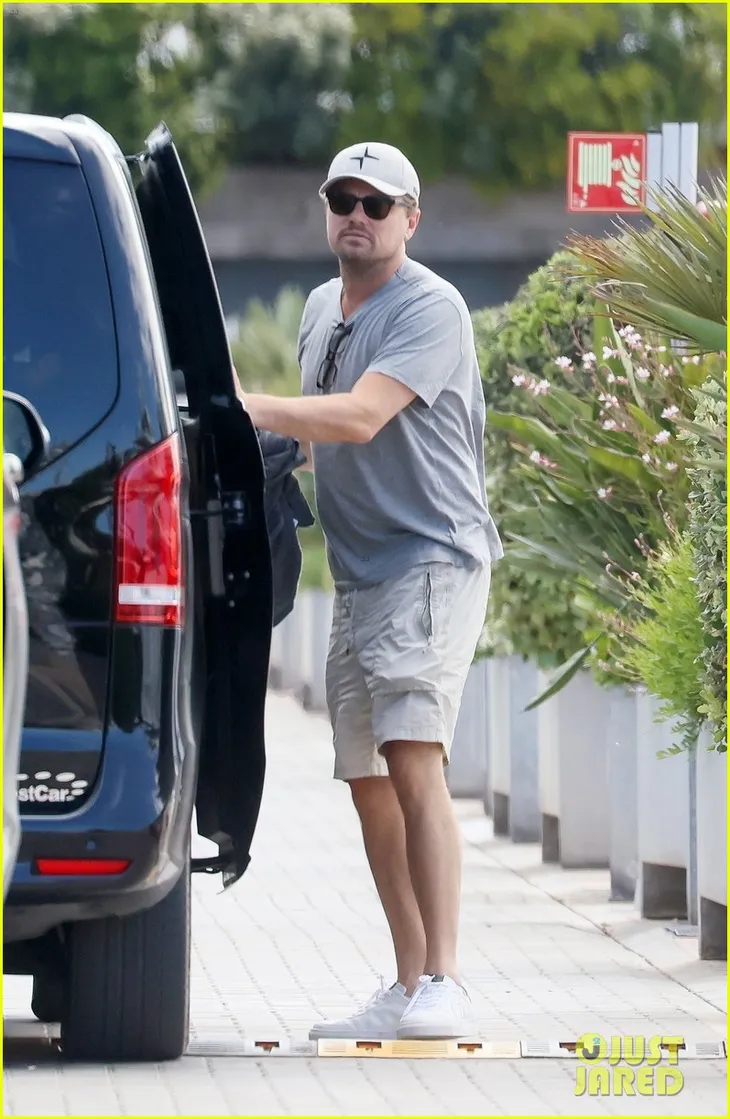 Leonardo DiCaprio đi nghỉ dưỡng với người mẫu 22 tuổi - Ảnh 1. Leonardo DiCaprio đi nghỉ dưỡng với người mẫu 22 tuổi - Ảnh 1.