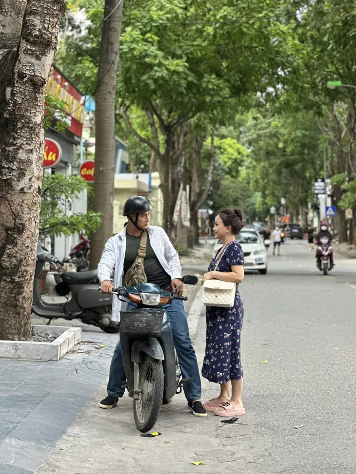 Cô Xuyến Về nhà đi con kết đôi Duy Hưng trong phim mới? - Ảnh 4. Cô Xuyến Về nhà đi con kết đôi Duy Hưng trong phim mới? - Ảnh 4.