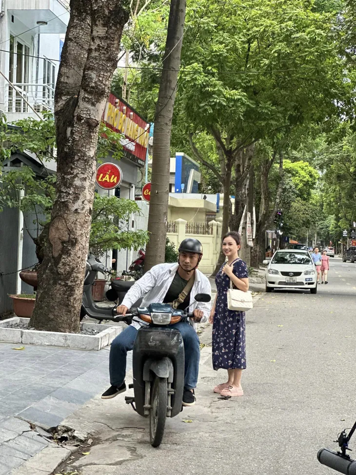 Cô Xuyến Về nhà đi con kết đôi Duy Hưng trong phim mới? - Ảnh 5. Cô Xuyến Về nhà đi con kết đôi Duy Hưng trong phim mới? - Ảnh 5.