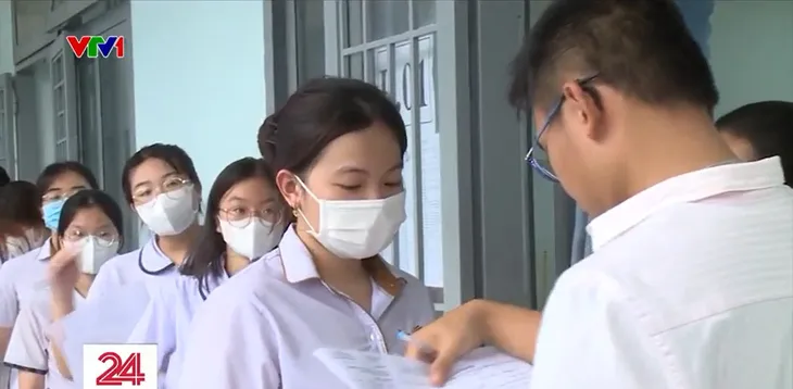 TP. Hồ Chí Minh: Hơn 96.000 học sinh bước vào kỳ thi lớp 10 - Ảnh 1. TP. Hồ Chí Minh: Hơn 96.000 học sinh bước vào kỳ thi lớp 10 - Ảnh 1.