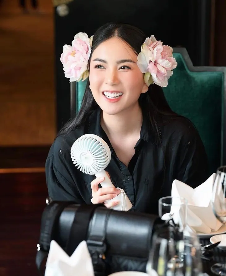 Sao Việt ngày 5/6: Á hậu Phương Nga tự tin khoe mặt mộc, Diva Hồng Nhung hạnh phúc bên hai con - Ảnh 3. Sao Việt ngày 5/6: Á hậu Phương Nga tự tin khoe mặt mộc, Diva Hồng Nhung hạnh phúc bên hai con - Ảnh 3.