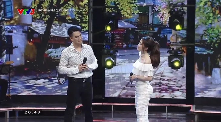 Diễn viên Việt Anh song ca Phút yêu đầu cùng Quỳnh Nga - Ảnh 1. Diễn viên Việt Anh song ca Phút yêu đầu cùng Quỳnh Nga - Ảnh 1.