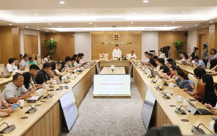 Mạnh tay gỡ bỏ các game và ứng dụng vi phạm, đấu tranh với các nền tảng mạng xã hội xuyên biên giới - Ảnh 1. Mạnh tay gỡ bỏ các game và ứng dụng vi phạm, đấu tranh với các nền tảng mạng xã hội xuyên biên giới - Ảnh 1.