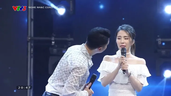 Diễn viên Việt Anh song ca Phút yêu đầu cùng Quỳnh Nga - Ảnh 2. Diễn viên Việt Anh song ca Phút yêu đầu cùng Quỳnh Nga - Ảnh 2.