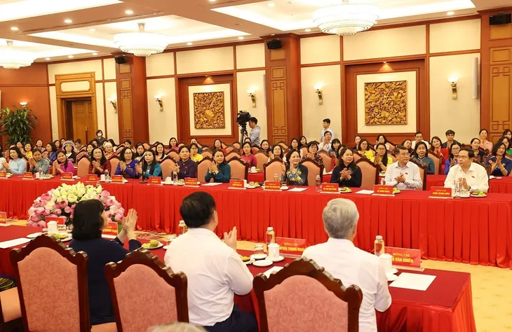 Nữ đại biểu Quốc hội tỏ rõ bản lĩnh, trí tuệ, tài năng, tâm huyết - Ảnh 3. Nữ đại biểu Quốc hội tỏ rõ bản lĩnh, trí tuệ, tài năng, tâm huyết - Ảnh 3.