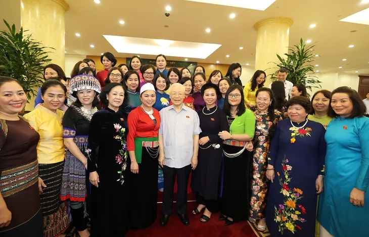 Nữ đại biểu Quốc hội tỏ rõ bản lĩnh, trí tuệ, tài năng, tâm huyết - Ảnh 1. Nữ đại biểu Quốc hội tỏ rõ bản lĩnh, trí tuệ, tài năng, tâm huyết - Ảnh 1.