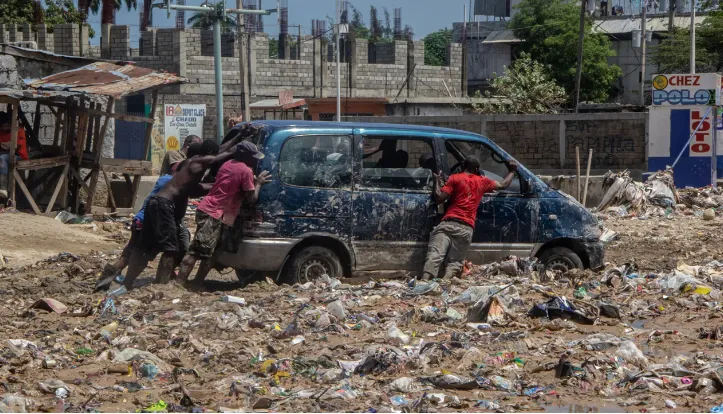 Lũ lụt, lở đất ở Haiti khiến hơn 40 người thiệt mạng, hàng nghìn người phải sơ tán - Ảnh 1. Lũ lụt, lở đất ở Haiti khiến hơn 40 người thiệt mạng, hàng nghìn người phải sơ tán - Ảnh 1.