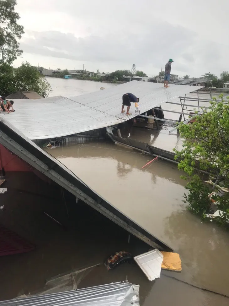 Thêm vụ sạt lở ở Cà Mau, 5 hộ dân bị ảnh hưởng nhà ở - Ảnh 1. Thêm vụ sạt lở ở Cà Mau, 5 hộ dân bị ảnh hưởng nhà ở - Ảnh 1.