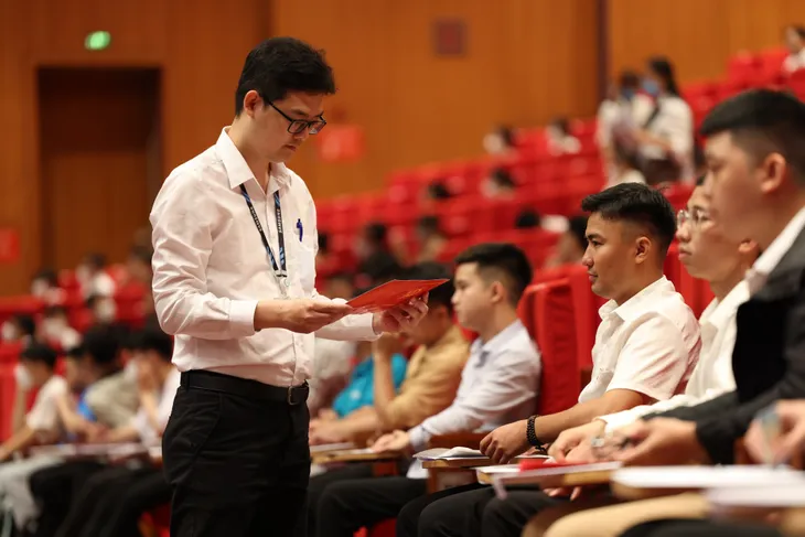 Hàng nghìn kỹ sư, cử nhân dự thi GSAT đợt 1 năm 2023 - Ảnh 1. Hàng nghìn kỹ sư, cử nhân dự thi GSAT đợt 1 năm 2023 - Ảnh 1.