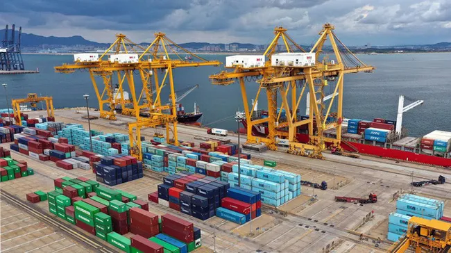 Nhu cầu yếu gây sức ép lên thương mại Trung Quốc - Ảnh 1. Nhu cầu yếu gây sức ép lên thương mại Trung Quốc - Ảnh 1.