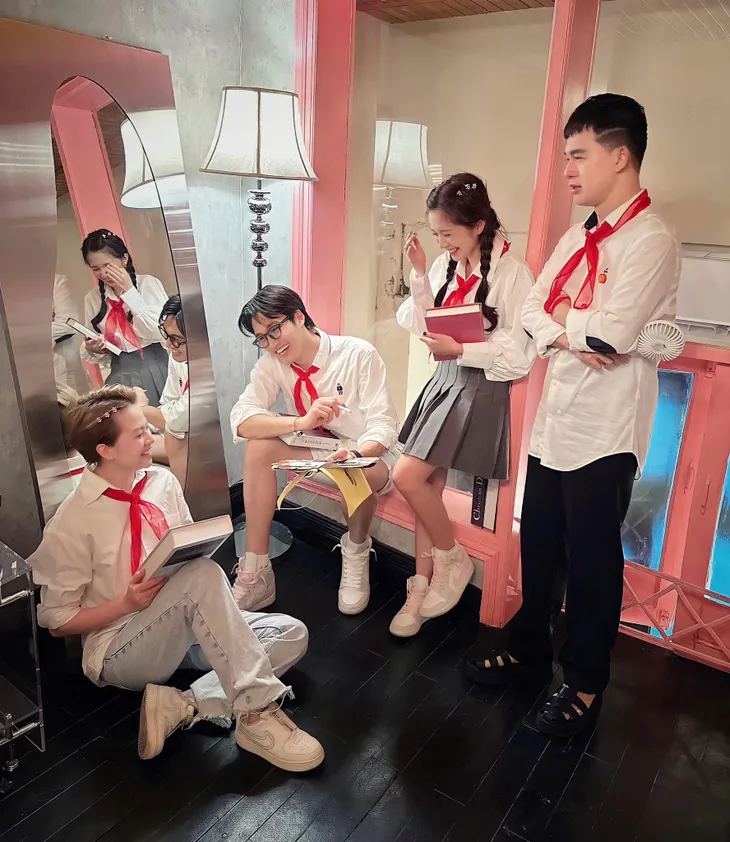 Diễn viên Việt tuần qua: Bảo Thanh lãng đãng bên hồ bơi, Thu Quỳnh đón tuổi 35 - Ảnh 3. Diễn viên Việt tuần qua: Bảo Thanh lãng đãng bên hồ bơi, Thu Quỳnh đón tuổi 35 - Ảnh 3.