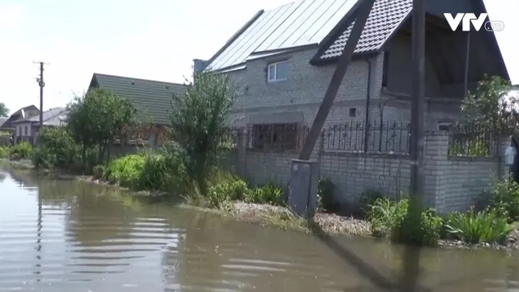 Nga và Ukraine kêu gọi điều tra vụ vỡ đập thủy điện Kakhovka - Ảnh 1. Nga và Ukraine kêu gọi điều tra vụ vỡ đập thủy điện Kakhovka - Ảnh 1.