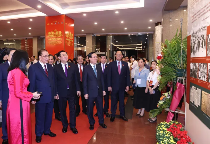 67 tác phẩm báo chí được trao Giải Diên Hồng lần thứ nhất - Ảnh 1. 67 tác phẩm báo chí được trao Giải Diên Hồng lần thứ nhất - Ảnh 1.