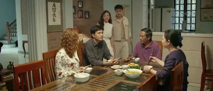 Gia đình mình vui bất thình lình - Tập 34: Thành phát hiện bí mật động trời của Trâm Anh - Ảnh 6. Gia đình mình vui bất thình lình - Tập 34: Thành phát hiện bí mật động trời của Trâm Anh - Ảnh 6.