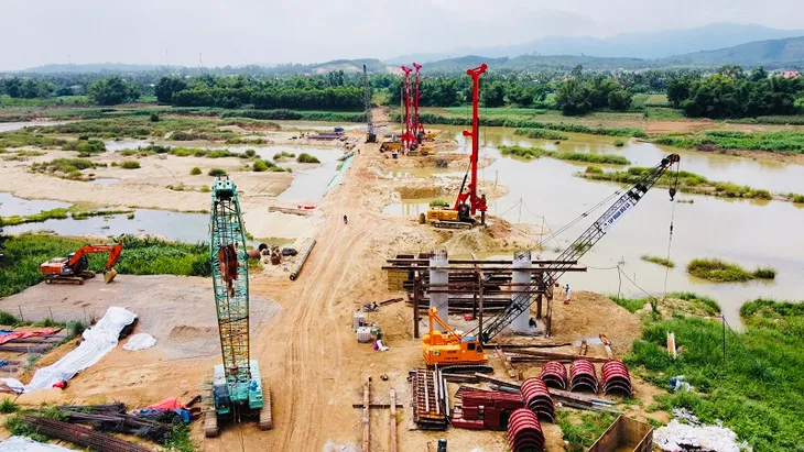 Giải ngân đầu tư công có nhiều chuyển biến rõ nét - Ảnh 2. Giải ngân đầu tư công có nhiều chuyển biến rõ nét - Ảnh 2.
