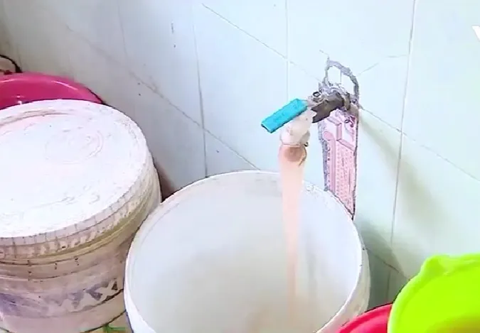 Nghịch lý nhà máy nước sạch cung cấp nước bẩn - Ảnh 1. Nghịch lý nhà máy nước sạch cung cấp nước bẩn - Ảnh 1.