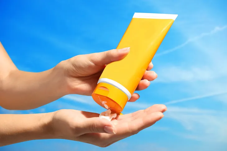 Cách bảo vệ làn da khỏi bị cháy nắng trong mùa hè - Ảnh 1. Cách bảo vệ làn da khỏi bị cháy nắng trong mùa hè - Ảnh 1.