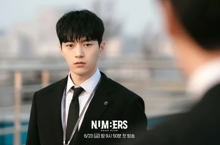 Kim Myung Soo bị gọi là thần tượng K-Pop diễn tệ nhất hiện nay - Ảnh 1. Kim Myung Soo bị gọi là thần tượng K-Pop diễn tệ nhất hiện nay - Ảnh 1.