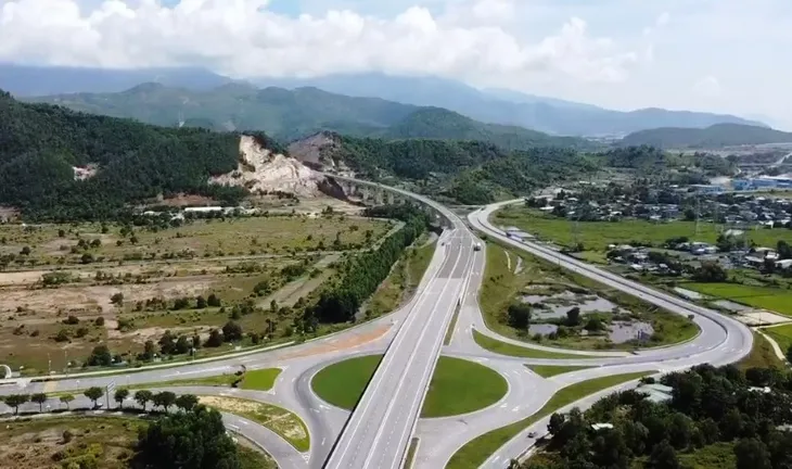Đà Nẵng: Đột phá giao thông kết nối hạ tầng kinh tế - xã hội - Ảnh 4. Đà Nẵng: Đột phá giao thông kết nối hạ tầng kinh tế - xã hội - Ảnh 4.