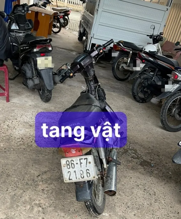 Bắt giữ kẻ dùng mã tấu chém người cướp xe máy tại Bình Thuận - Ảnh 1. Bắt giữ kẻ dùng mã tấu chém người cướp xe máy tại Bình Thuận - Ảnh 1.