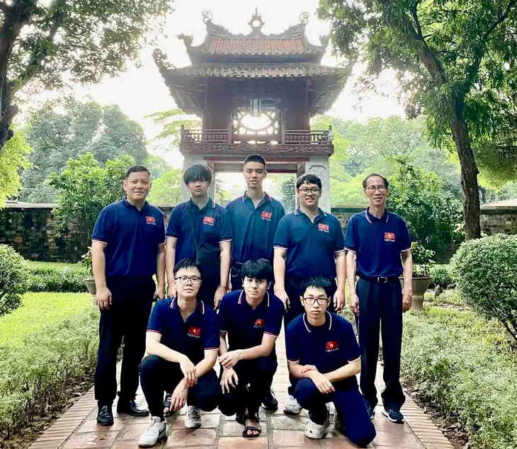 Giành 6 huy chương, Việt Nam xếp thứ 6 toàn đoàn tại Olympic Toán quốc tế năm 2023 - Ảnh 2. Giành 6 huy chương, Việt Nam xếp thứ 6 toàn đoàn tại Olympic Toán quốc tế năm 2023 - Ảnh 2.