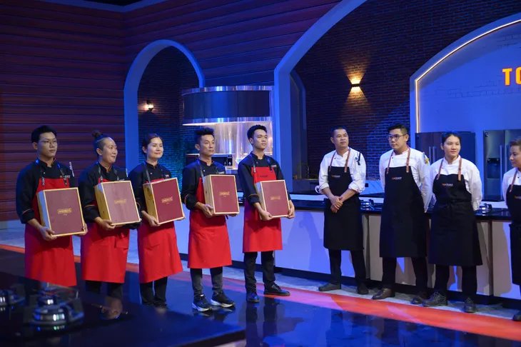 Top Chef Việt Nam - Tập 5: Đổ gục trước 5 món ăn lấy cảm hứng từ Hoa hậu H’Hen Niê và Ngọc Châu - Ảnh 14. Top Chef Việt Nam - Tập 5: Đổ gục trước 5 món ăn lấy cảm hứng từ Hoa hậu H’Hen Niê và Ngọc Châu - Ảnh 14.