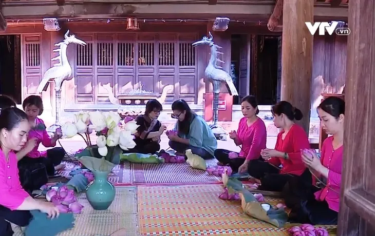Hương sen ở ngôi chùa cổ 2.000 năm tuổi - Ảnh 2. Hương sen ở ngôi chùa cổ 2.000 năm tuổi - Ảnh 2.
