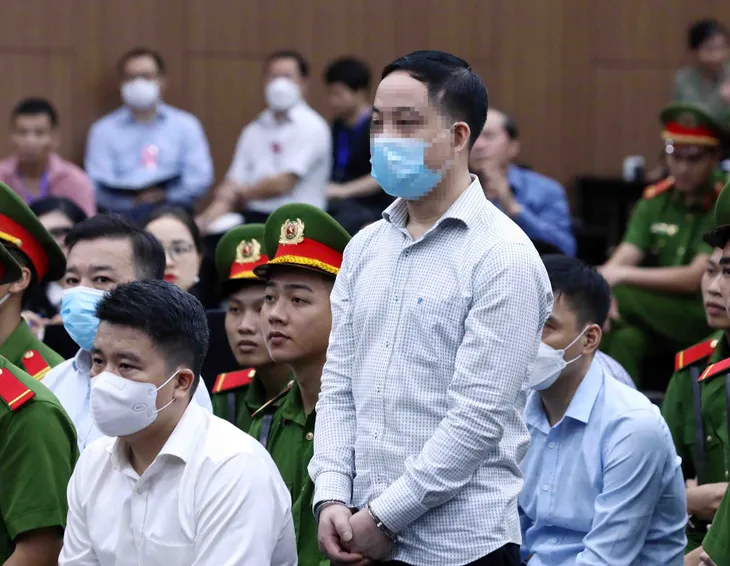 Hình ảnh dẫn giải các bị cáo vụ chuyến bay giải cứu đến tòa xét xử - Ảnh 20. Hình ảnh dẫn giải các bị cáo vụ chuyến bay giải cứu đến tòa xét xử - Ảnh 20.