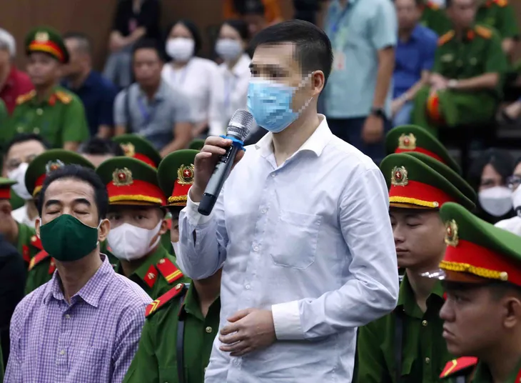 Hình ảnh dẫn giải các bị cáo vụ chuyến bay giải cứu đến tòa xét xử - Ảnh 19. Hình ảnh dẫn giải các bị cáo vụ chuyến bay giải cứu đến tòa xét xử - Ảnh 19.