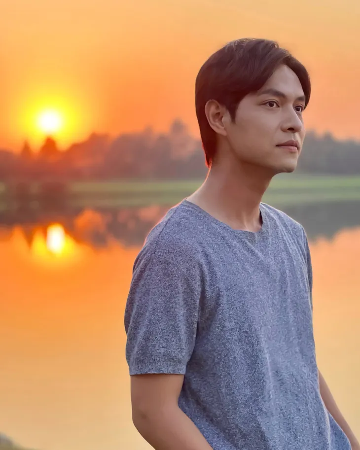 Loạt ảnh cực điển trai của Tô Dũng khác xa Điền cửu vạn Cuộc đời vẫn đẹp sao - Ảnh 8. Loạt ảnh cực điển trai của Tô Dũng khác xa Điền cửu vạn Cuộc đời vẫn đẹp sao - Ảnh 8.
