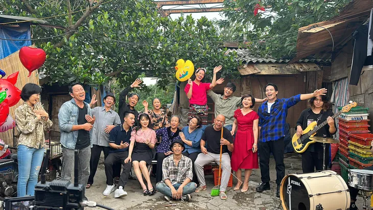 Cuộc đời vẫn đẹp sao: Luyến xinh lung linh ngày làm cô dâu - Ảnh 5. Cuộc đời vẫn đẹp sao: Luyến xinh lung linh ngày làm cô dâu - Ảnh 5.