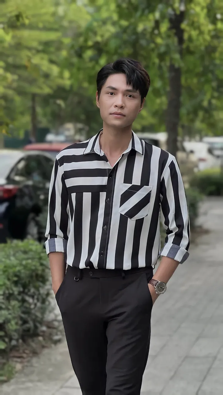 Loạt ảnh cực điển trai của Tô Dũng khác xa Điền cửu vạn Cuộc đời vẫn đẹp sao - Ảnh 1. Loạt ảnh cực điển trai của Tô Dũng khác xa Điền cửu vạn Cuộc đời vẫn đẹp sao - Ảnh 1.