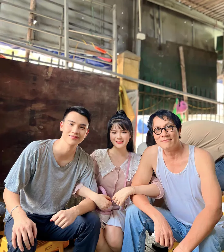 Loạt ảnh Thạch - Nga ngọt như kẹo ở hậu trường tập cuối Cuộc đời vẫn đẹp sao - Ảnh 10. Loạt ảnh Thạch - Nga ngọt như kẹo ở hậu trường tập cuối Cuộc đời vẫn đẹp sao - Ảnh 10.