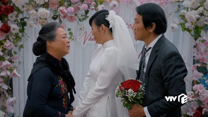 Cuộc đời vẫn đẹp sao - Tập 45: Đám cưới viên mãn, rộn ràng nơi xóm chợ nghèo - Ảnh 16. Cuộc đời vẫn đẹp sao - Tập 45: Đám cưới viên mãn, rộn ràng nơi xóm chợ nghèo - Ảnh 16.