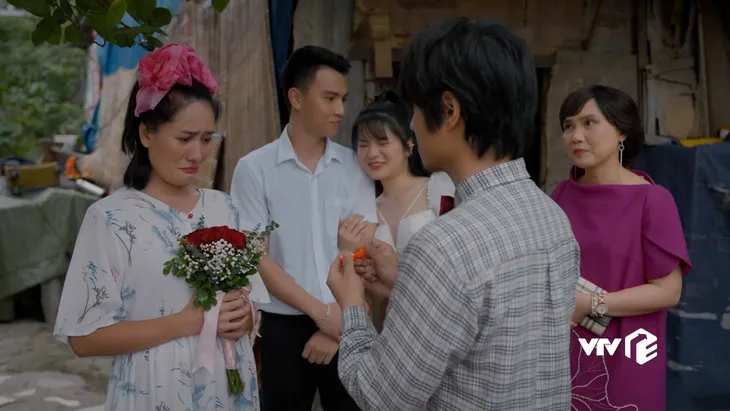 Cuộc đời vẫn đẹp sao - Tập 45: Đám cưới viên mãn, rộn ràng nơi xóm chợ nghèo - Ảnh 22. Cuộc đời vẫn đẹp sao - Tập 45: Đám cưới viên mãn, rộn ràng nơi xóm chợ nghèo - Ảnh 22.