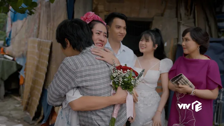 Cuộc đời vẫn đẹp sao - Tập 45: Đám cưới viên mãn, rộn ràng nơi xóm chợ nghèo - Ảnh 23. Cuộc đời vẫn đẹp sao - Tập 45: Đám cưới viên mãn, rộn ràng nơi xóm chợ nghèo - Ảnh 23.