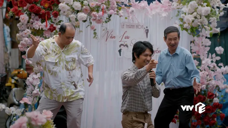 Cuộc đời vẫn đẹp sao - Tập 45: Đám cưới viên mãn, rộn ràng nơi xóm chợ nghèo - Ảnh 10. Cuộc đời vẫn đẹp sao - Tập 45: Đám cưới viên mãn, rộn ràng nơi xóm chợ nghèo - Ảnh 10.