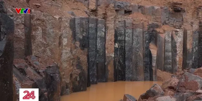 Rầm rộ khai thác đá bazan trái phép: Làm sao ngăn chặn? - Ảnh 2. Rầm rộ khai thác đá bazan trái phép: Làm sao ngăn chặn? - Ảnh 2.