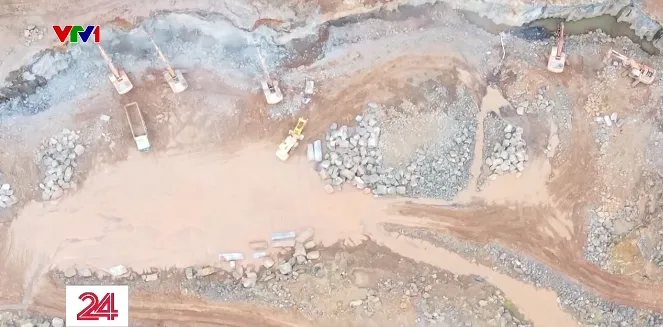 Rầm rộ khai thác đá bazan trái phép: Làm sao ngăn chặn? - Ảnh 3. Rầm rộ khai thác đá bazan trái phép: Làm sao ngăn chặn? - Ảnh 3.