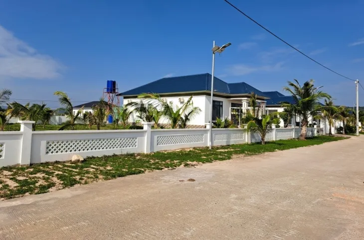 Phú Quốc: Cưỡng chế phá dỡ tiếp 16 biệt thự xây trái phép - Ảnh 1. Phú Quốc: Cưỡng chế phá dỡ tiếp 16 biệt thự xây trái phép - Ảnh 1.