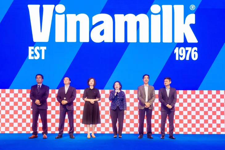 Nhận diện thương hiệu mới của Vinamilk phủ xanh mạng xã hội - Ảnh 4. Nhận diện thương hiệu mới của Vinamilk phủ xanh mạng xã hội - Ảnh 4.