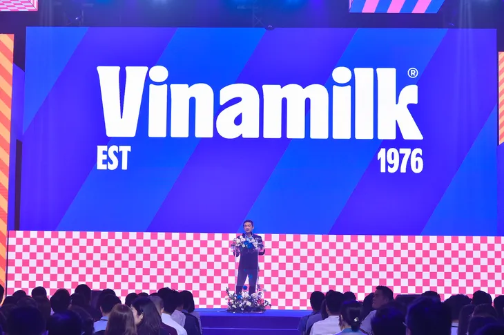 Nhận diện thương hiệu mới của Vinamilk phủ xanh mạng xã hội - Ảnh 5. Nhận diện thương hiệu mới của Vinamilk phủ xanh mạng xã hội - Ảnh 5.
