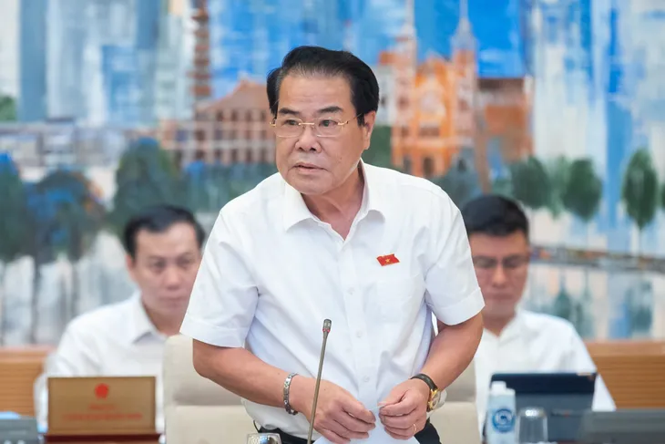 Thi vào lớp 10 còn khó hơn thi đại học - Ảnh 1. Thi vào lớp 10 còn khó hơn thi đại học - Ảnh 1.