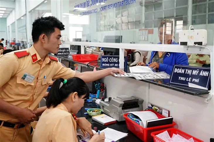 Từ 15/8, cấp biển số theo mã định danh của chủ xe - Ảnh 1. Từ 15/8, cấp biển số theo mã định danh của chủ xe - Ảnh 1.