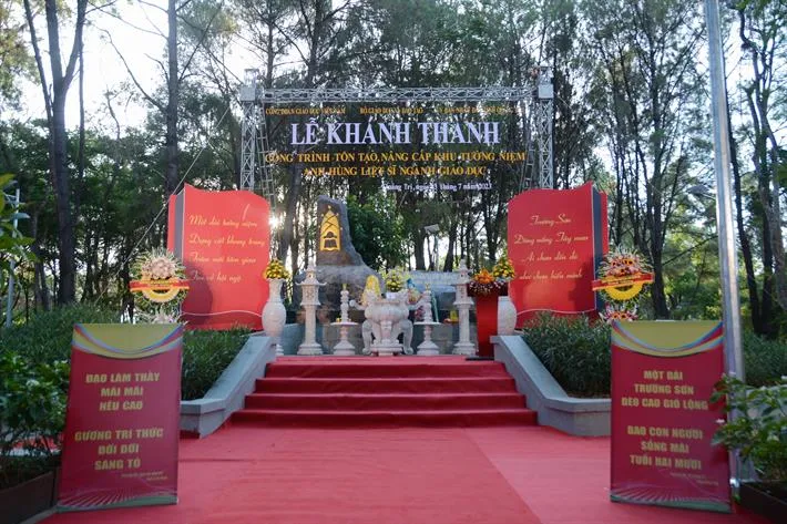 Khánh thành công trình tôn tạo Khu tưởng niệm anh hùng liệt sĩ ngành Giáo dục - Ảnh 2. Khánh thành công trình tôn tạo Khu tưởng niệm anh hùng liệt sĩ ngành Giáo dục - Ảnh 2.