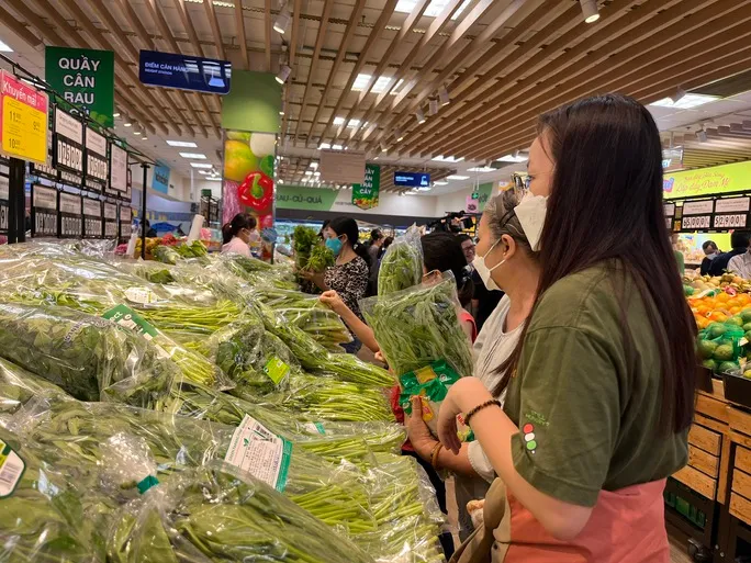 “Lợi kép” từ giảm 2% thuế VAT - Ảnh 1. “Lợi kép” từ giảm 2% thuế VAT - Ảnh 1.