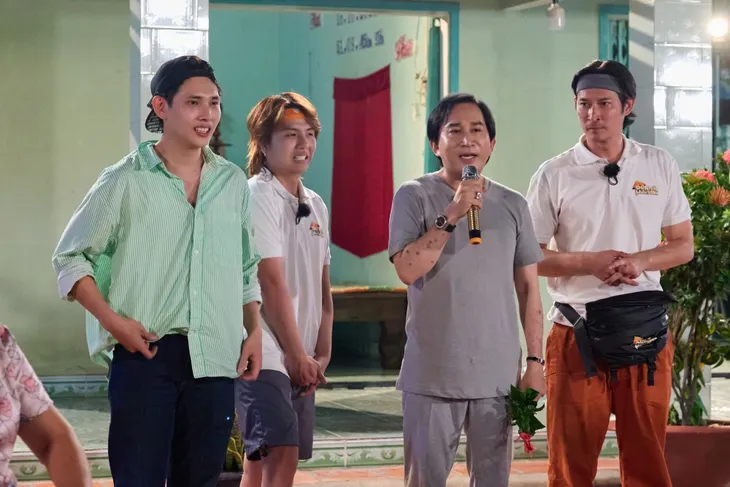 Đệ nhất mưu sinh: Kim Tử Long ăn xong bỏ chạy, Quỳnh Lý hết hồn vì không có tiền trả - Ảnh 11. Đệ nhất mưu sinh: Kim Tử Long ăn xong bỏ chạy, Quỳnh Lý hết hồn vì không có tiền trả - Ảnh 11.