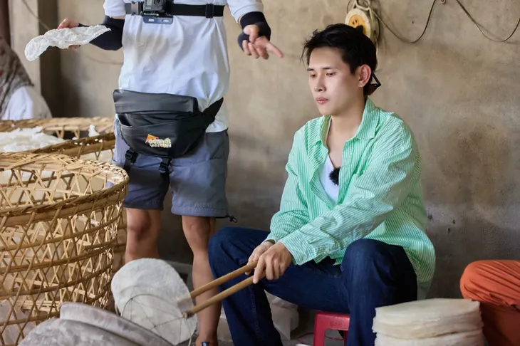 Đệ nhất mưu sinh: Kim Tử Long ăn xong bỏ chạy, Quỳnh Lý hết hồn vì không có tiền trả - Ảnh 2. Đệ nhất mưu sinh: Kim Tử Long ăn xong bỏ chạy, Quỳnh Lý hết hồn vì không có tiền trả - Ảnh 2.