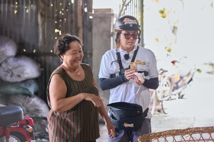 Đệ nhất mưu sinh: Kim Tử Long ăn xong bỏ chạy, Quỳnh Lý hết hồn vì không có tiền trả - Ảnh 3. Đệ nhất mưu sinh: Kim Tử Long ăn xong bỏ chạy, Quỳnh Lý hết hồn vì không có tiền trả - Ảnh 3.